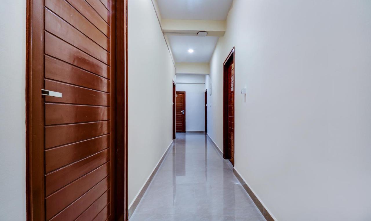 Itsy Hotels Rain Tulsi Stayz, Palarivattom Junction Kochi Dış mekan fotoğraf
